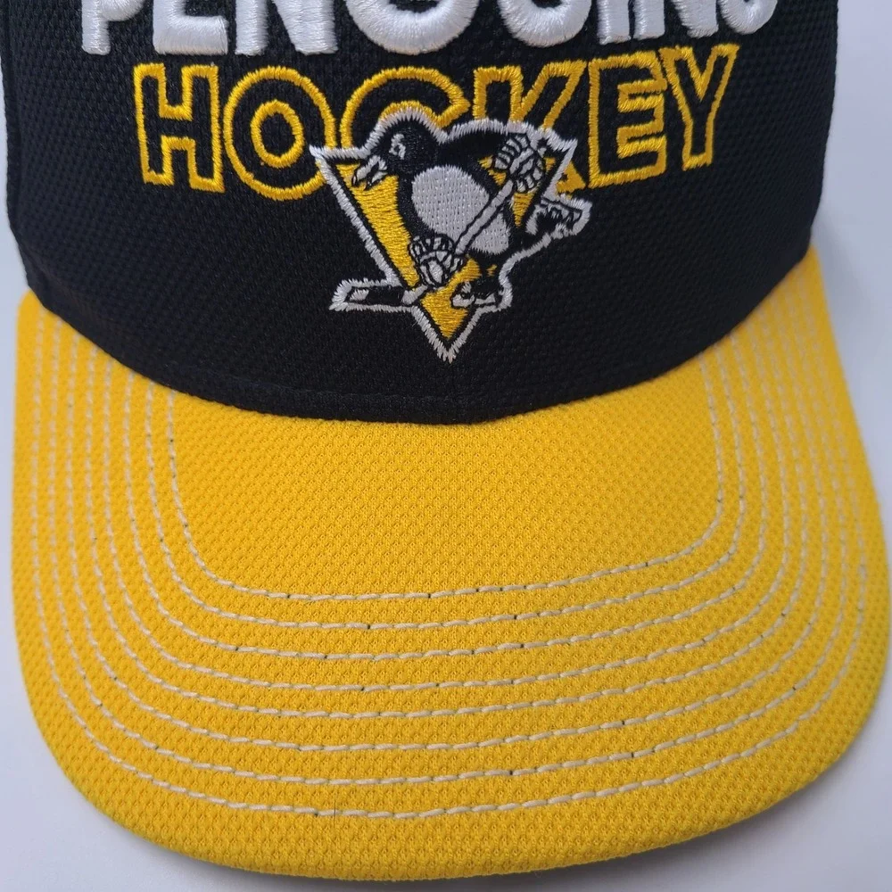 Pittsburgh Penguins Hat Fitted S-M Adidas Black Yellow NHL Hockey Flex Fit Men‎